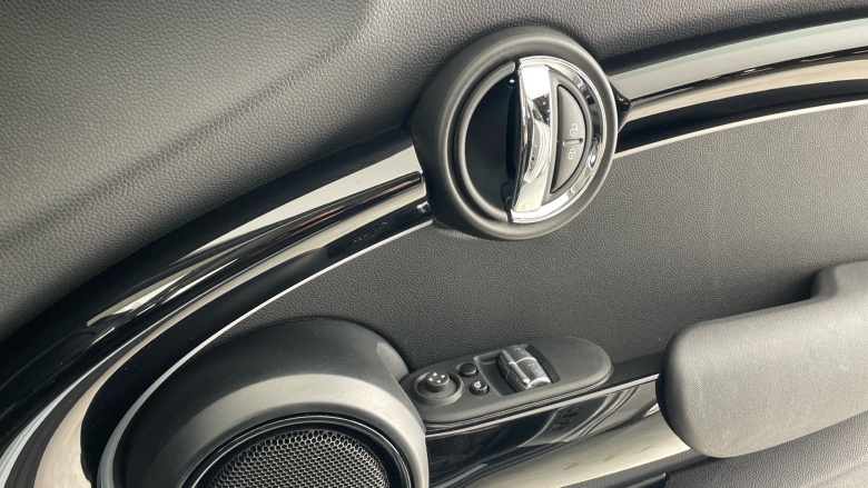 MINI Hatchback 1.5 Cooper Classic Premium 3dr Auto Petrol Hatchback